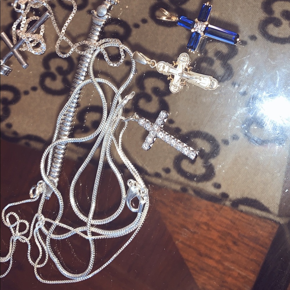 VVs diamond cross tested at reeds jewelers